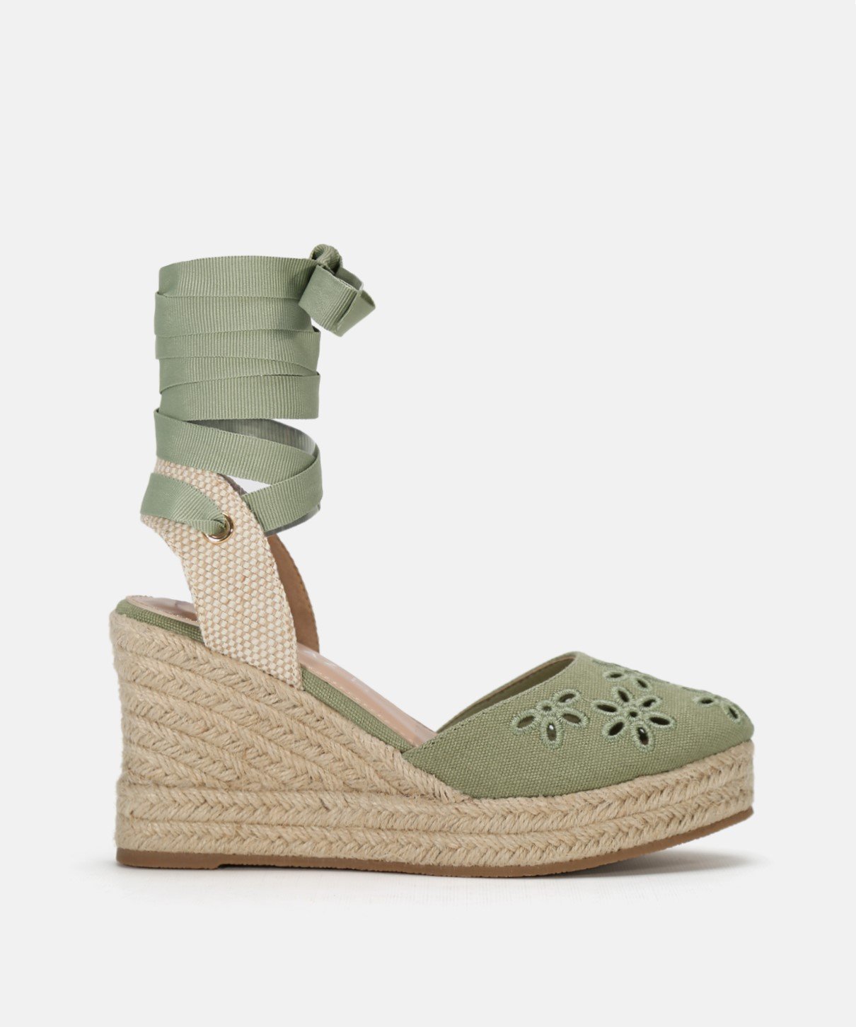 Cu&ntilde;a bordado flores